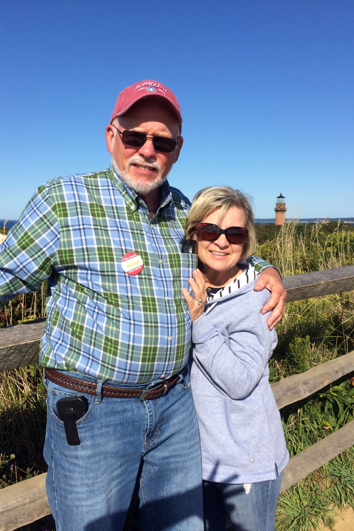 235 Ron and Kathie Klute with Gay Head Lighthouse at Aquinnah in the background..jpg